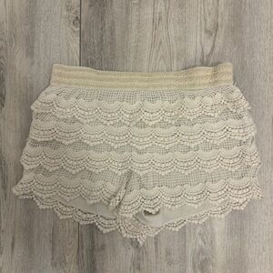 Rue21 XL womens cream shorts